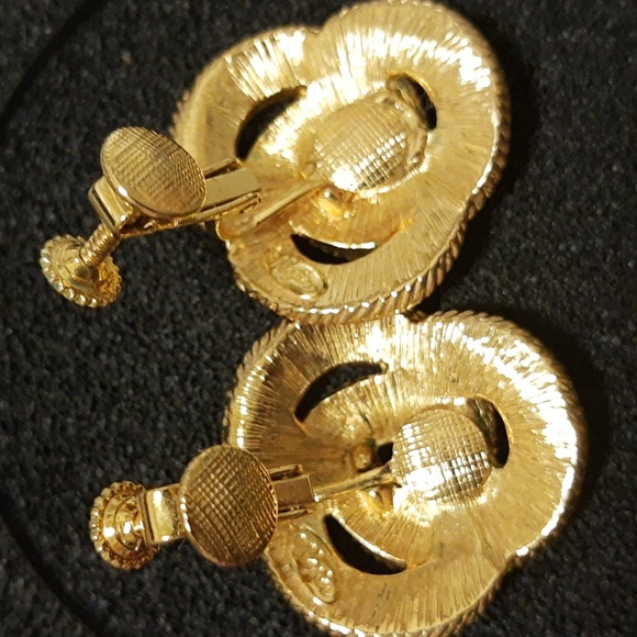 Napier Gold Tone Large Knot Clip-On Earrings VTG - Picture 11 of 16